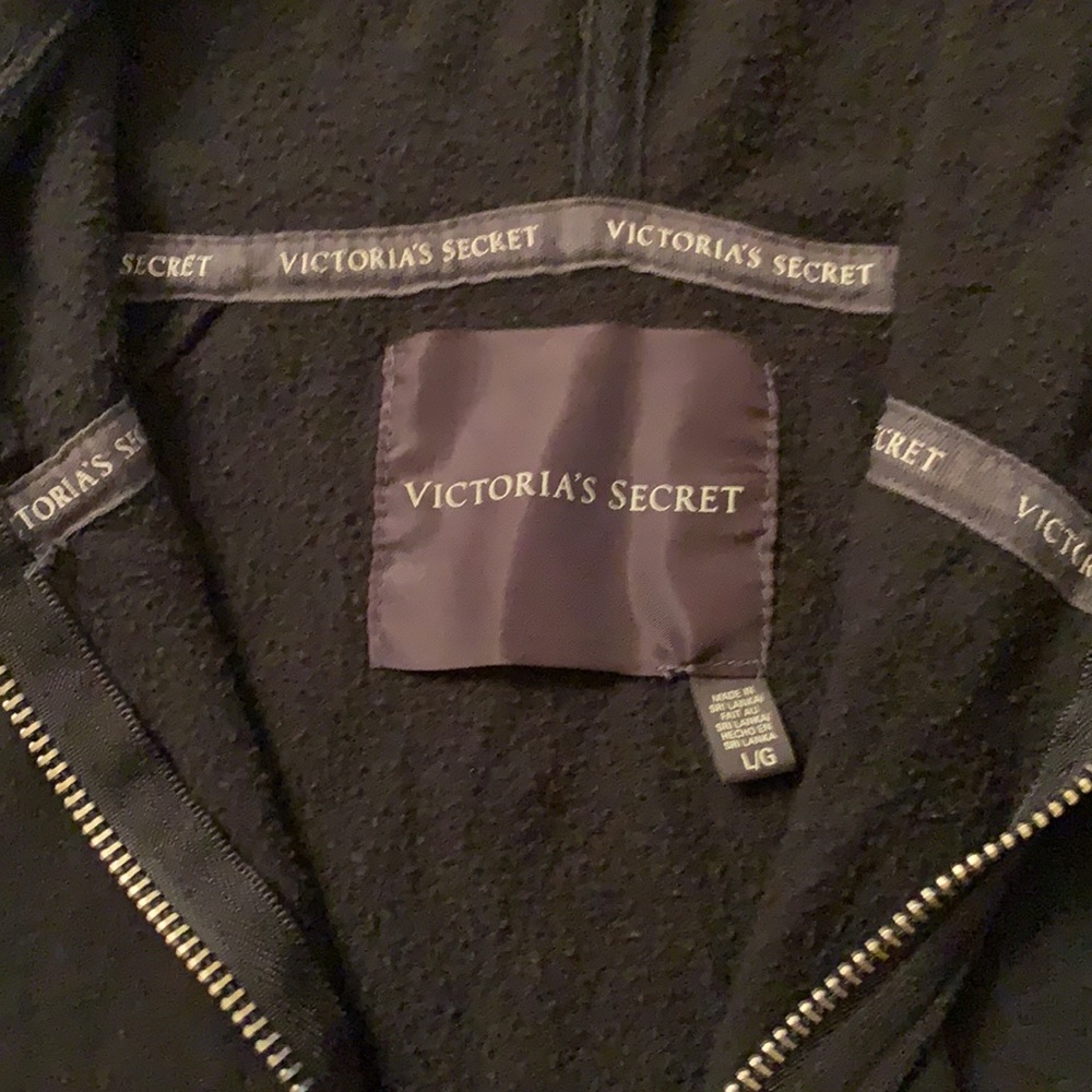 Vs - Picture 3 of 3